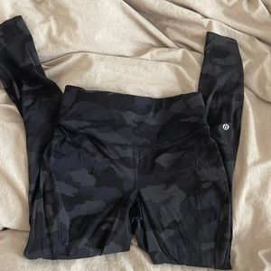 Lululemon camo black leggings size 6